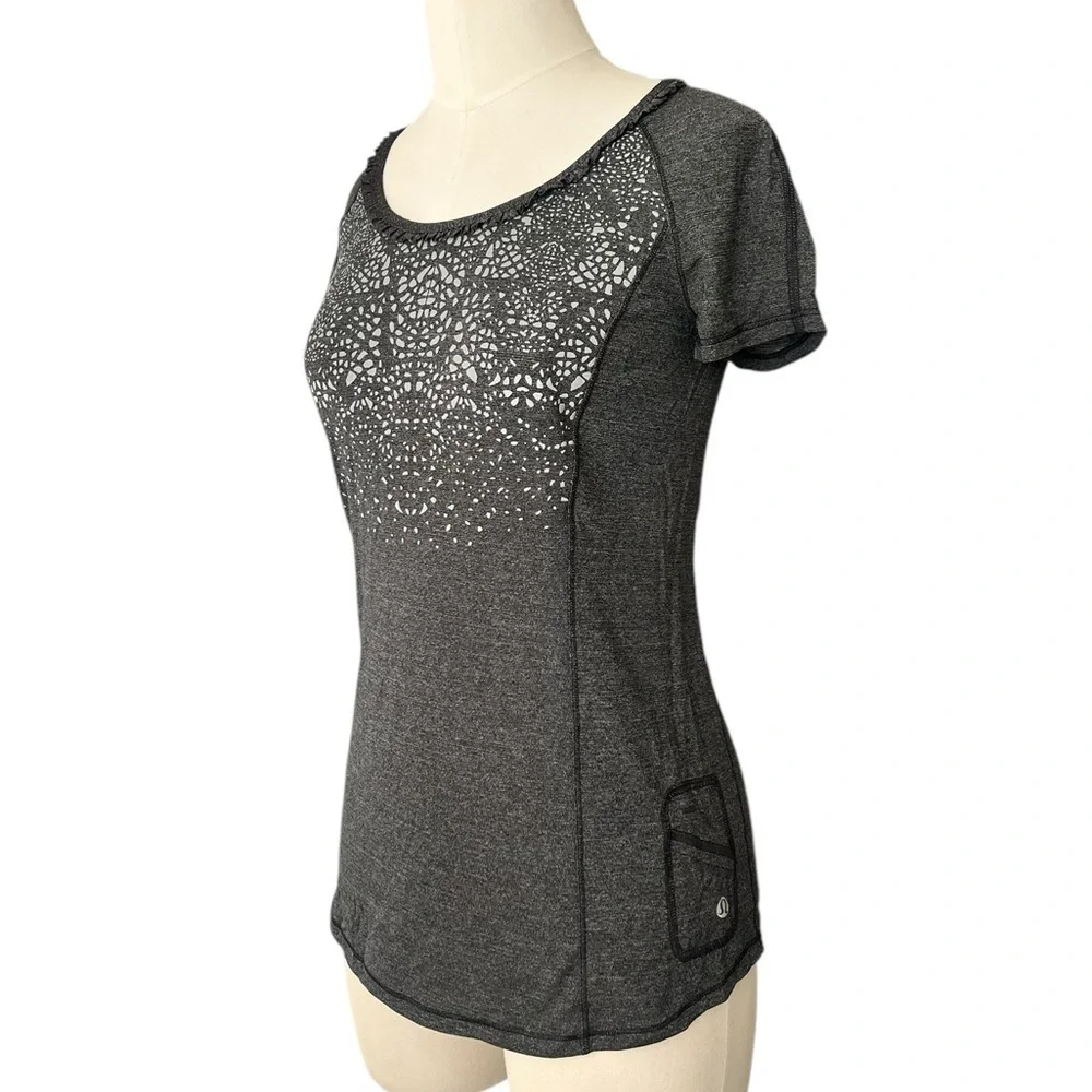 Lululemon sz  6  Gray RUN WILD SHORT SLEEVE TECH SHIRT Reflective Running H12